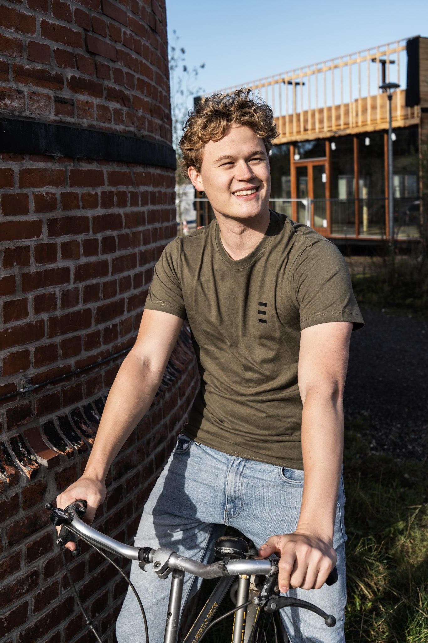 Essential Tee - Olive